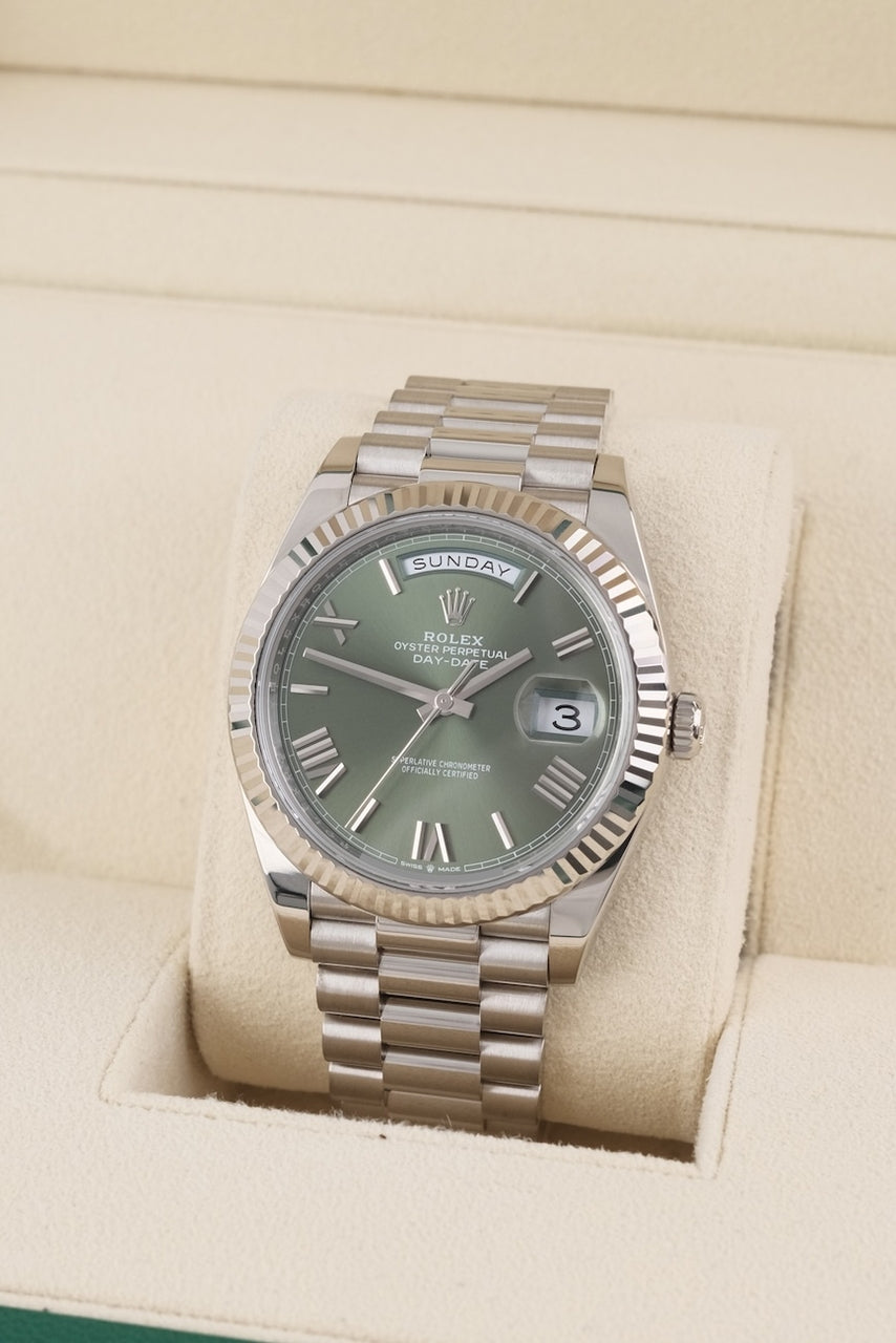 Day-Date 40 228239 Box + original Papers SERVICED Olive Dial 18k White Gold 2022