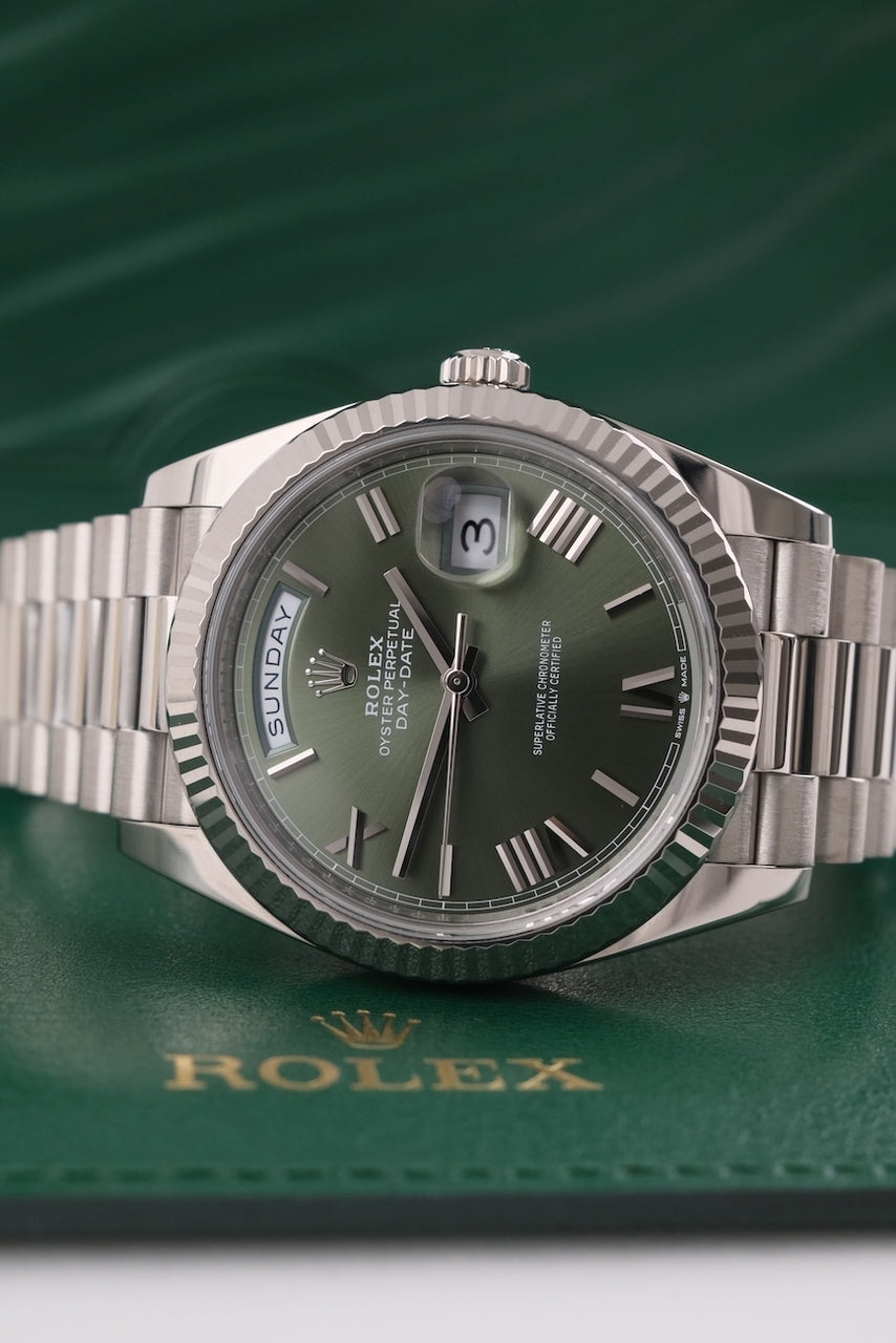 Day-Date 40 228239 Box + original Papers SERVICED Olive Dial 18k White Gold 2022