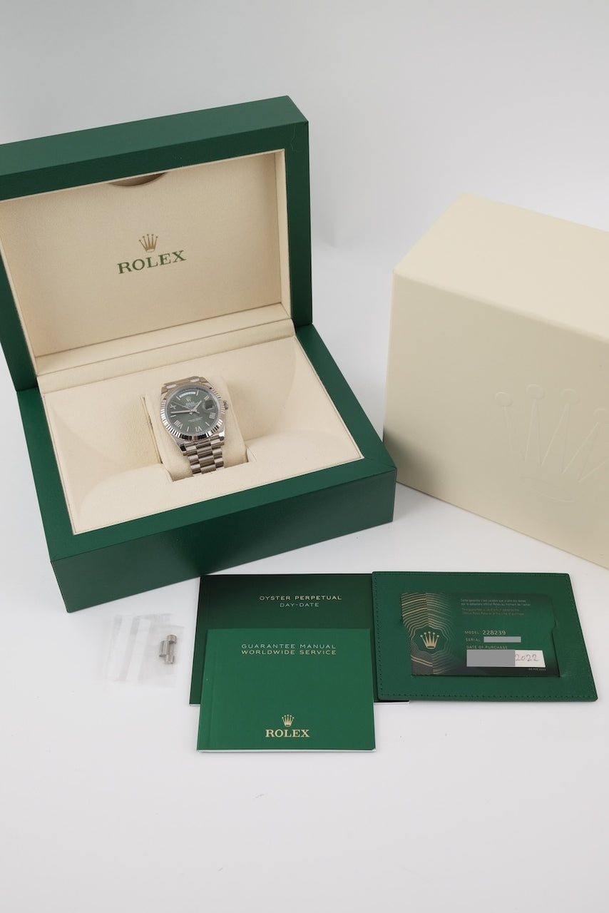 Day-Date 40 228239 Box + original Papers SERVICED Olive Dial 18k White Gold 2022